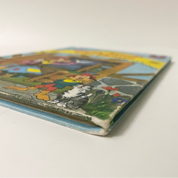 Vintage Disneys Goofy Minds the House Book - Picture 3 of 13